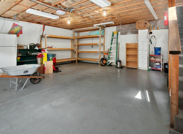 Arrecadação ou garagem pouco usada